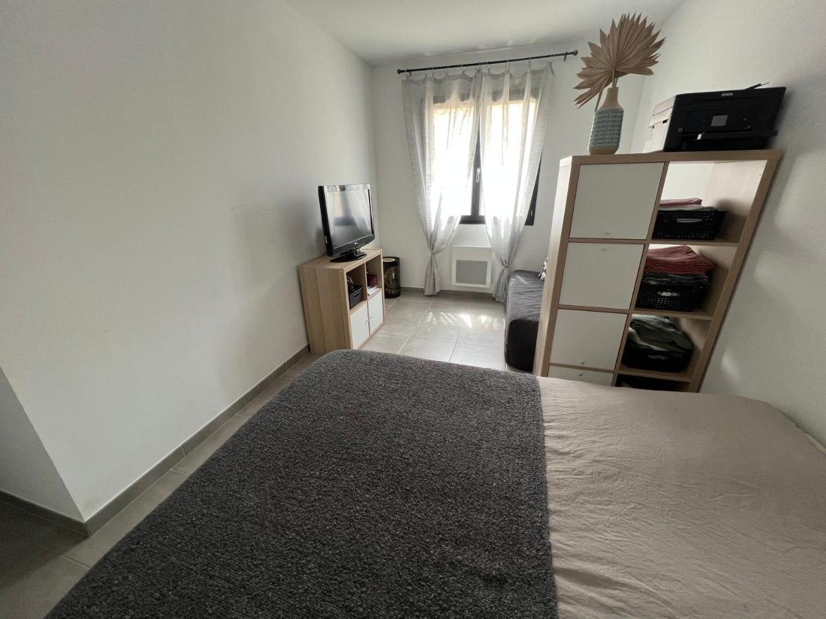 Agreable Villa Recente Au Coeur D'Un Charmant Petit Village Sernhac ภายนอก รูปภาพ